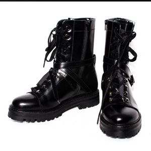 ❌SOLD❌ VALENTINO GARAVANI ROCKSTUD BLACK LEATHER COMBAT LACE ZIP BOOT 39